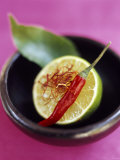 Still Life with Lime, Chili, Saffron and Kaffir Lime Leaf Lámina fotográfica por Jean Cazals