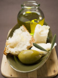 Green Olive, White Bread, Parmesan and Olive Oil Reprodukcja zdjęcia Green Olive, White Bread, Parmesan and Olive Oil Reprodukcja zdjęcia