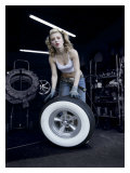 Garage Pin-Up Girl Lámina giclée por David Perry Garage Pin-Up Girl Lámina giclée por David Perry
