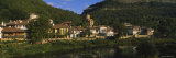 Buildings in Veliko Tarnovo, Yantra River, Bulgaria Lámina fotográfica por Panoramic Images Buildings in Veliko Tarnovo, Yantra River, Bulgaria Lámina fotográfica por Panoramic Images