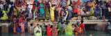 Hindu Pilgrims Bathing and Worshipping in a River, Ganges River, Varanasi, India Lámina fotográfica por Panoramic Images Hindu Pilgrims Bathing and Worshipping in a River, Ganges River, Varanasi, India Lámina fotográfica por Panoramic Images