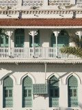 Restored Merchant Houses, Mutrah Corniche, Mutrah, Muscat, Oman Lámina fotográfica por Walter Bibikow Restored Merchant Houses, Mutrah Corniche, Mutrah, Muscat, Oman Lámina fotográfica por Walter Bibikow