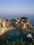 Cinque Terre, Coastal View and Village, Vernazza, Liguria, Italy Photographie par Steve Vidler