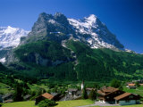 Town and Mountains, Grindelwald, Alps, Switzerland Photographie par Steve Vidler