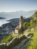 Gospa Od Zdravlja Church, Kotor, Kotor Bay, Montenegro Lámina fotográfica por Walter Bibikow Gospa Od Zdravlja Church, Kotor, Kotor Bay, Montenegro Lámina fotográfica por Walter Bibikow