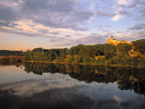 Trencin Castle, Vah River, Slovakia Lámina fotográfica por Walter Bibikow