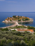 Island of Sveti Stefan and Adriatic Sea, Budva Riviera, Montenegro Lámina fotográfica por Gavin Hellier Island of Sveti Stefan and Adriatic Sea, Budva Riviera, Montenegro Lámina fotográfica por Gavin Hellier