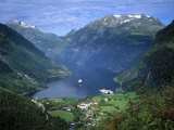 Geiranger Fjord, Western Fjords, Norway Fotografie-Druck von Gavin Hellier