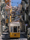 Tram, Lisbon, Portugal Photographie par Jon Arnold