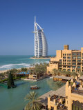 Mina a Salam and Burj Al Arab Hotels, Dubai, United Arab Emirates Fotografisk tryk af Gavin Hellier Mina a Salam and Burj Al Arab Hotels, Dubai, United Arab Emirates Fotografisk tryk af Gavin Hellier