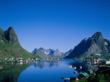 Typical Scenery, Mountains and Sea, Reine, Lofoten Islands, Norway Photographie par Steve Vidler