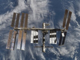 International Space Station Backdropped by a Blue and White Earth Photographie par Stocktrek Images 