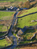 Country lane and houses, Snowdonia, North Wales Photographie par Peter Adams
