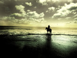 Horseback Riding in the Tide Photographie par Jan Lakey
