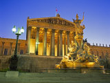 Athena Fountain and Parliament Building, Vienna, Austria Fotografie-Druck von Gavin Hellier