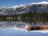 Lake Beauvert, Jasper, Jasper National Park, Alberta, Canada Photographie par Walter Bibikow