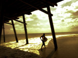 Surfer Walking along Tide Fotografie-Druck von Jan Lakey