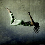 Hung from a Manic Star Photographie par Vanesa Munoz