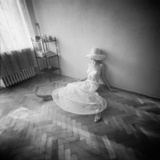 Pinhole Camera Shot of Sitting Topless Woman in Hoop Skirt Photographie par Rafal Bednarz