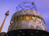 Universal Clock, Alexanderplatz, Berlin, Germany Photographie par Walter Bibikow