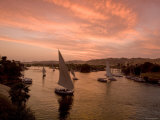 Feluccas on River Nile, Aswan, Egypt Lámina fotográfica por Doug Pearson