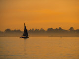 Felucca on River Nile, Luxor, Egypt Lámina fotográfica por Jon Arnold Felucca on River Nile, Luxor, Egypt Lámina fotográfica por Jon Arnold