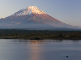 Lake Shoji-Ko and Mount Fuji, Fuji-Hakone-Izu National Park, Japan Photographic Print by Gavin Hellier