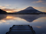 Lake Shoji-Ko and Mount Fuji, Fuji-Hakone-Izu National Park, Japan Fotografie-Druck von Gavin Hellier