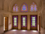 The Stained Glass Windows of Traditional House, Kashan, Isfahan Province, Iran Lámina fotográfica por Michele Falzone The Stained Glass Windows of Traditional House, Kashan, Isfahan Province, Iran Lámina fotográfica por Michele Falzone