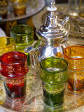 Moroccan Silver Teapot and Glasses, the Souq, Marrakech, Morocco Photographie par Gavin Hellier