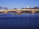 Sculling on the Charles River, Harvard University, Cambridge, Massachusetts Lámina fotográfica por Rob Tilley