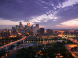 Evening Skyline Scene from St. Anthony Main, Minneapolis, Minnesota Photographie par Walter Bibikow