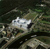 Reichstag Luftaufnahme von Ost nach West Gesamt Collectable Print by Christo 