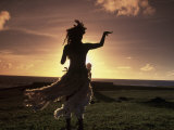 Danseuse polynésienne, Ahu Tahai, île de Pâques Photographie par Angelo Cavalli