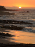 Big Island Of Hawaii - Sunset From Beach Lámina fotográfica por Keith Levit