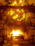 Christmas Wreath Over Fireplace Photographie par Lauree Feldman
