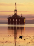 Oil Rig at Dawn, Ross-Shire, Scotland Photographie par Iain Sarjeant