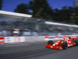 Formula One Race Car in Motion Lámina fotográfica por William Swartz Formula One Race Car in Motion Lámina fotográfica por William Swartz
