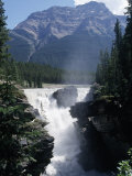 Athabasca Waterfall in Jasper National Park, Alberta, Canada Photographie par Claire Rydell