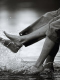 Couple Splashing Water withFeet Photographie