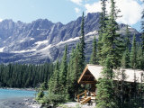 Cabin Near Lake O'Hara, Banff National Park, Alberta, Canada Photographie par Claire Rydell