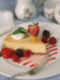 Cheesecake with Fruits Lámina fotográfica por John T. Wong