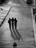 Three Boys Walking Down Street Arm in Arm Photographie par Len Rubenstein