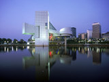 Rock and Roll Hall of Fame in Cleveland at Dusk Fotografie-Druck von Mark Gibson