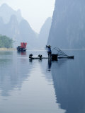 Pêcher aux cormorans, Rivière Li, Chine Photographie par Inga Spence