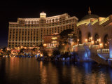 The Bellagio at Night, Las Vegas, NV Fotografisk trykk av Michele Burgess