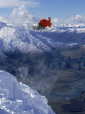 Surfeur des neiges sautant dans les airs Photographie