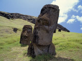 Ancient Carvings, Rano Raraku, Easter Island, Chile Photographie par Horst Von Irmer