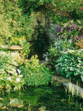 Small Pond, Lion's Head Water Spout, Saddle Stone Horn Park Gardens, Dorset Photographie par Mark Bolton