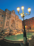 Fontaine de Trevi la nuit, Rome, Italie Photographie par Walter Bibikow